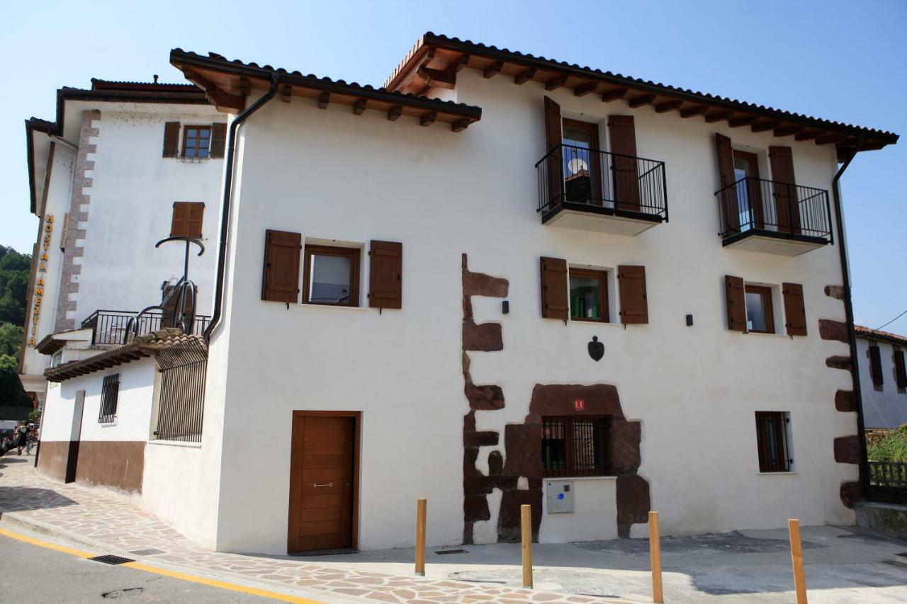 Hostal Ameztia Doneztebe Екстер'єр фото